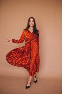 https://www.bloggbuzz.com/wp-content/uploads/2023/10/young-woman-beautiful-red-dress-200x300.jpg